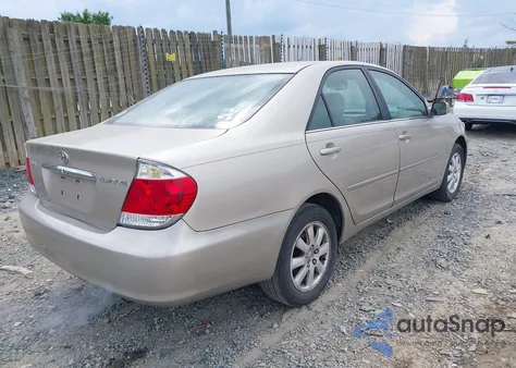 2005 Toyota Camry Xle z USA, uszkodzony, nr VIN 4T1BE30K85U103112